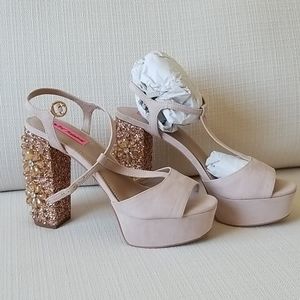 SUPER CUTE cream heels with glitter and gem stones